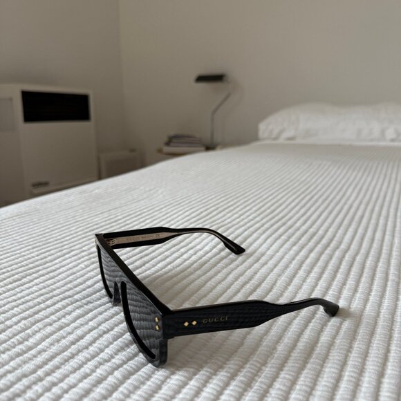 Gucci Black Sunglasses with Red Case - Picture 3 of 9